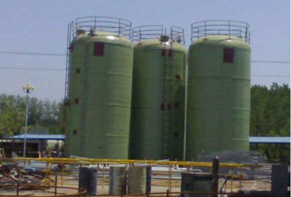 30立方玻璃鋼罐施工現(xiàn)場(chǎng)