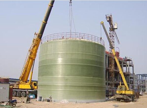 玻璃鋼儲(chǔ)罐施工現(xiàn)場實(shí)拍大圖